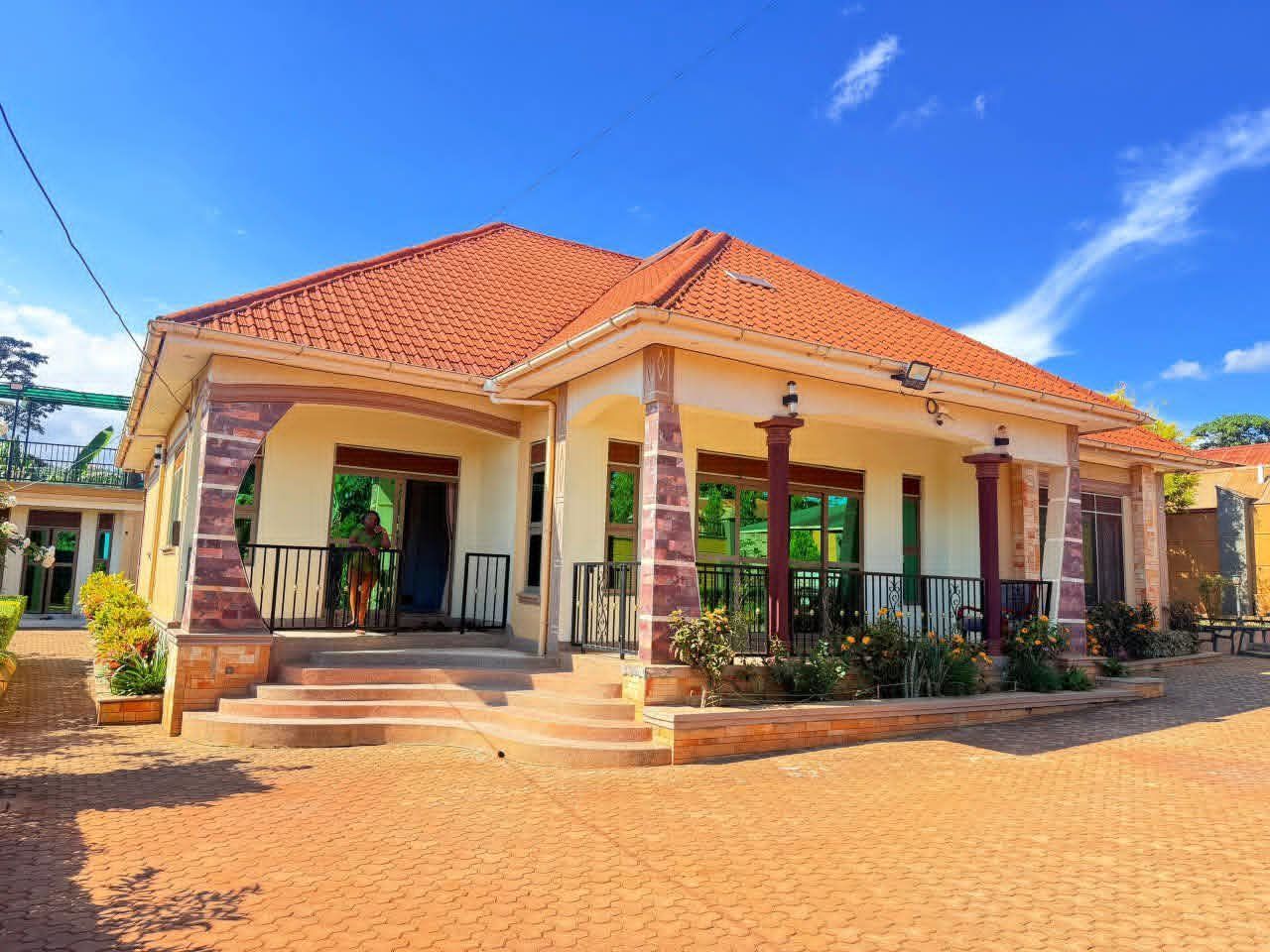 4-Bedroom House for Sale in Kitende Mazzi, Entebbe Road