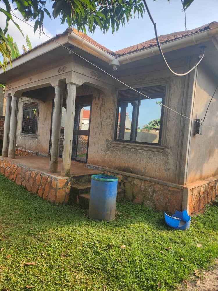 House for Sale in Namulanda Buzzi, Entebbe Road, Uganda